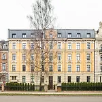 Design Meets Comfort - Embassy Area - By Innorental